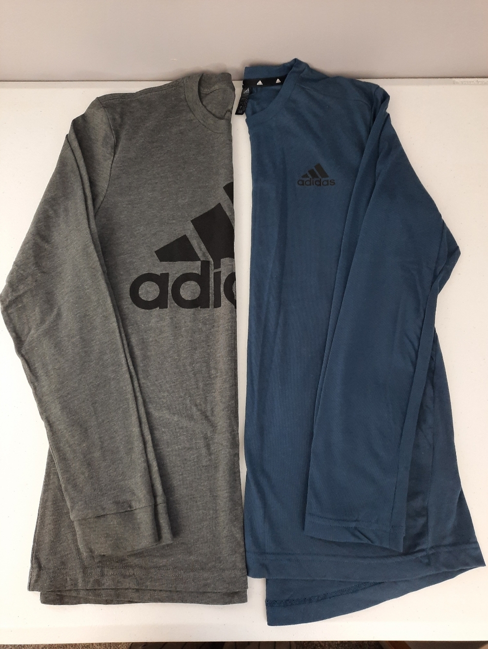 Bundle of 2 Adidas Men's Long Sleeve Tee Shirts Gray and Navy Blue size Small